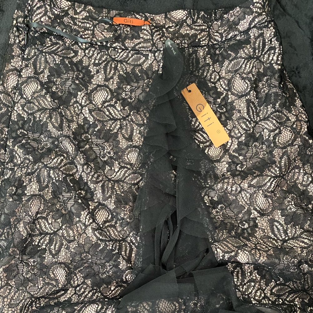 Black & Pink Floral Laced Skirt - Giti NewYork